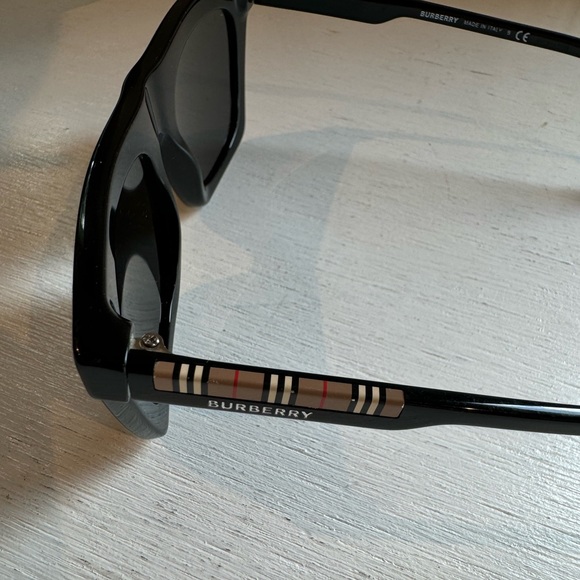 Burberry Sunglasses BE4318 - Picture 6 of 16